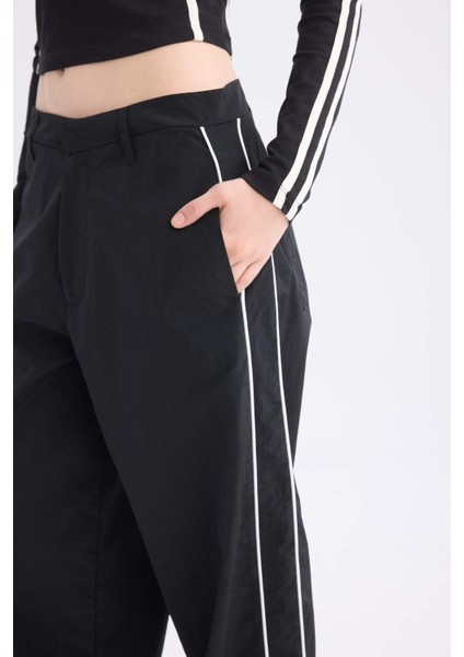 Wide Leg Geniş Bol Paça Cepli Şerit Detaylı Normal Bel Pantolon D4404AX24AU