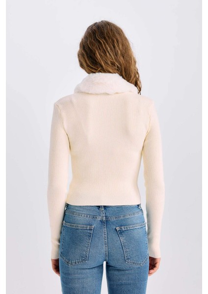 Slim Fit Dar Kesim Suni Kürklü V Yaka Düğmeli Triko Hırka E2268AX24CW