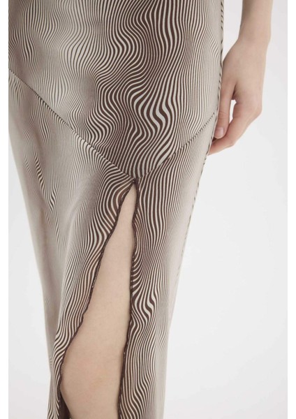 A Kesim Straplez Desenli Tül Yırtmaçlı Maxi Abiye Elbise