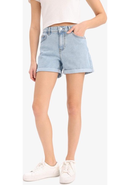 Yüksek Bel Cepli Yıkamalı Dar Paça Jean Şort