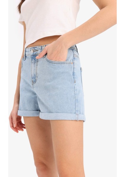 Yüksek Bel Cepli Yıkamalı Dar Paça Jean Şort