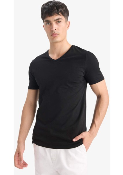 %100 Pamuk Slim Fit Dar Kesim V Yaka Basic Düz Kısa Kollu Siyah Tişört M7668AZ25SP
