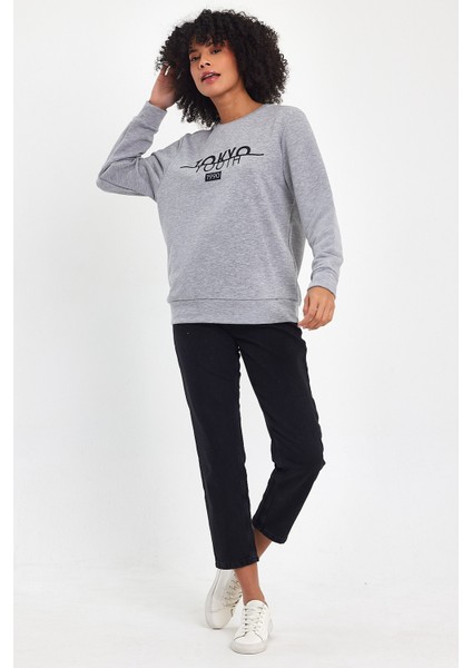 Kadın Bisiklet Yaka Rahat Kalıp 3 Iplik Kalın Tokyo Baskılı Sweatshirt SPR24SWK30 fiyatları