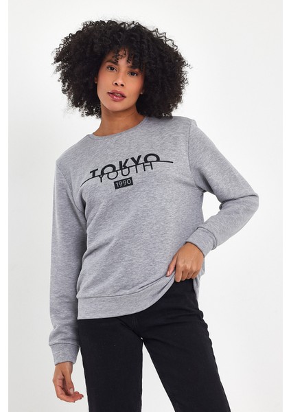 Kadın Bisiklet Yaka Rahat Kalıp 3 Iplik Kalın Tokyo Baskılı Sweatshirt SPR24SWK30 fırsatları