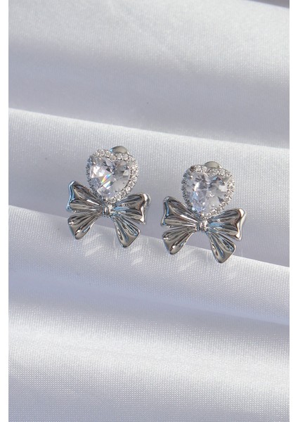 Pirinç Gümüş Renk Zirkon Taşlı Kalp Model Fiyonk Küpe - Lisinya fiyatları