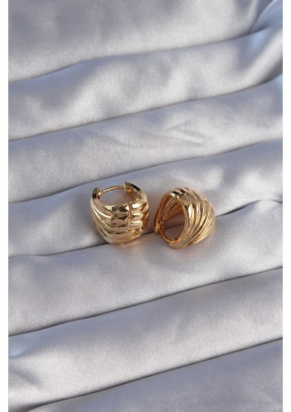 Pirinç Gold Renk Tırtıklı Minimal Bombeli Tasarım Küpe - Lisinya fiyatları