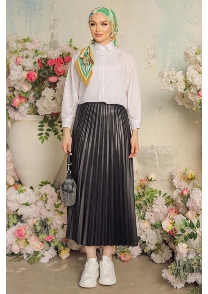 Zarif ve Modern Pileli Parlak Krep Gizli Lastikli Siyah Etek ( Lisinya )