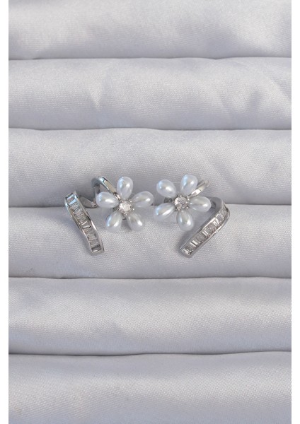 Pirinç Gümüş Renk Zirkon Taşlı Kıvrımlı Inci Çiçek Küpe - Lisinya