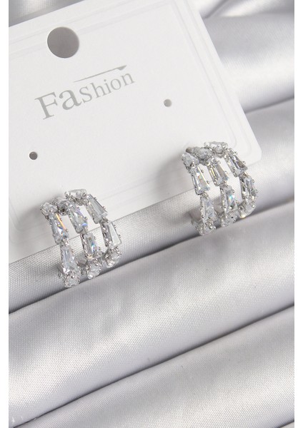 Pirinç Gümüş Renk Zirkon Taşlı Halka Model Kadın Küpe - Lisinya