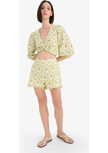 Desenli Nakışlı Brode Plaj Şortu-Fall in Love C6173AX25SM