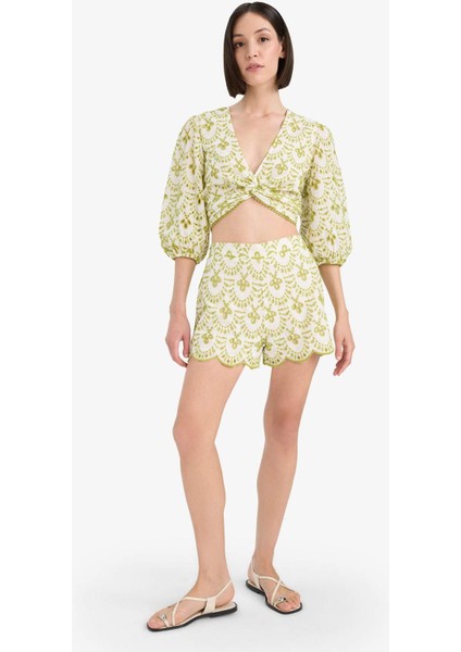 Desenli Nakışlı Brode Plaj Şortu-Fall in Love C6173AX25SM