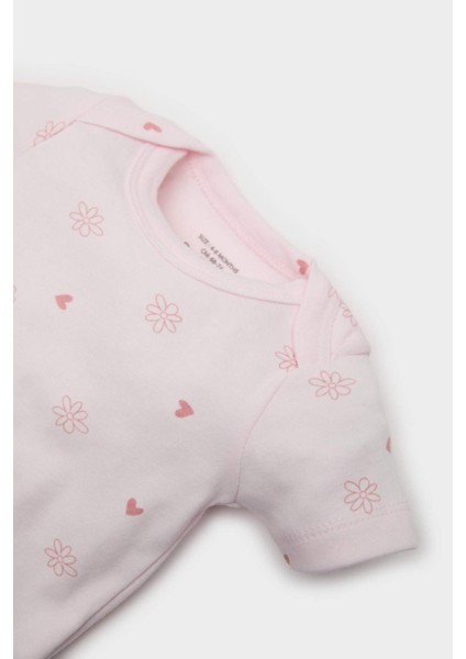 Kız Bebek Hastane Çıkışı 4'lü Takım Desenli Uzun Kollu Tişört Çıtçıtlı Kısa Kollu Body Beli Lastikli Alt Bere