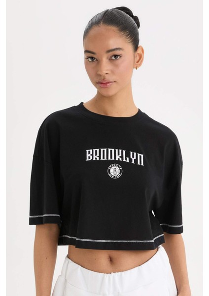 Fit NBA Brooklyn Nets Cropped Fit Bisiklet Yaka Kısa Kollu Tişört B9953AX25SM