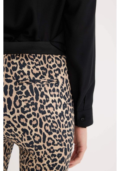 Sigaret Saten Kumaş Pantolon Leopar Desenli Normal Bel Beli Lastikli Düz Paça J8741AZ25SP