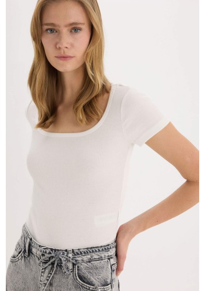 Slim Fit Dar Kesim Yuvarlak Yaka Basic Düz Fitilli Kaşkorse Kısa Kollu Çıtçıtlı Tişört E6579AX25SP