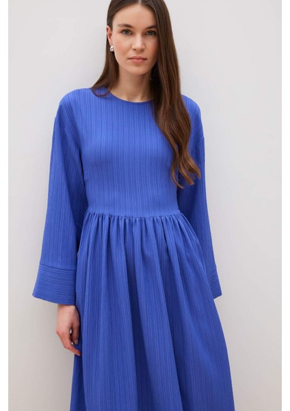 Regular Fit Bisiklet Yaka Gofre Dokulu Uzun Kollu Maxi Elbise E6597AX25SP