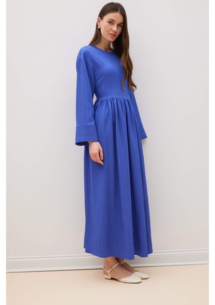 Regular Fit Bisiklet Yaka Gofre Dokulu Uzun Kollu Maxi Elbise E6597AX25SP