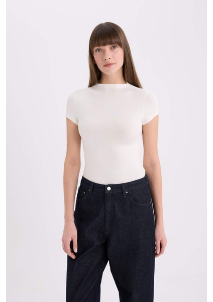 Slim Fit Dar Kesim Yarım Balıkçı Yaka Soft Touch Kısa Kollu Tişört E5906AX25SP