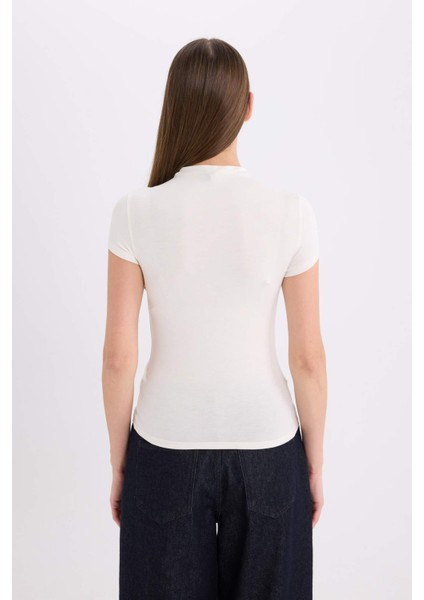 Slim Fit Dar Kesim Yarım Balıkçı Yaka Soft Touch Kısa Kollu Tişört E5906AX25SP