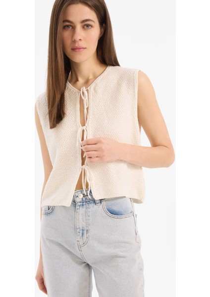 Regular Fit Bisiklet Yaka Önden Bağlamalı Triko Yelek E6988AX25SM