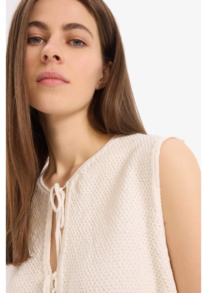 Regular Fit Bisiklet Yaka Önden Bağlamalı Triko Yelek E6988AX25SM