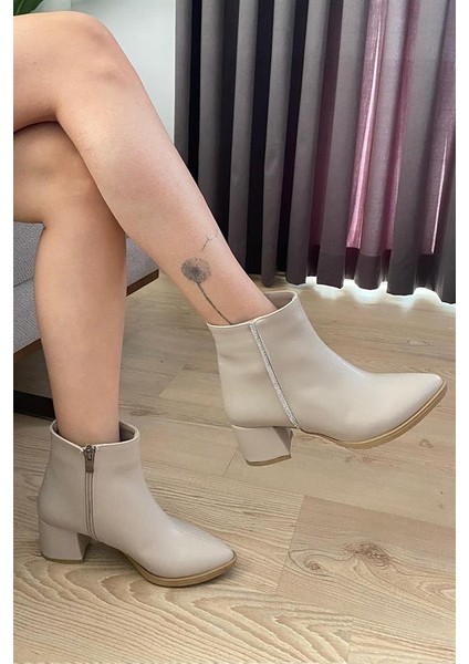 Kadın Krem Cilt Yandan Taşlı ( 6 cm ) Topuklu Sivri Burun Bot fırsatları