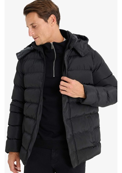 Regular Fit Kapüşonlu Fermuarlı Çıtçıt Kapamalı Cepli Şişme Mont E7286AX24WN