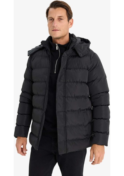 Regular Fit Kapüşonlu Fermuarlı Çıtçıt Kapamalı Cepli Şişme Mont E7286AX24WN