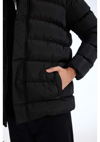 Regular Fit Kapüşonlu Fermuarlı Çıtçıt Kapamalı Cepli Şişme Mont E7286AX24WN