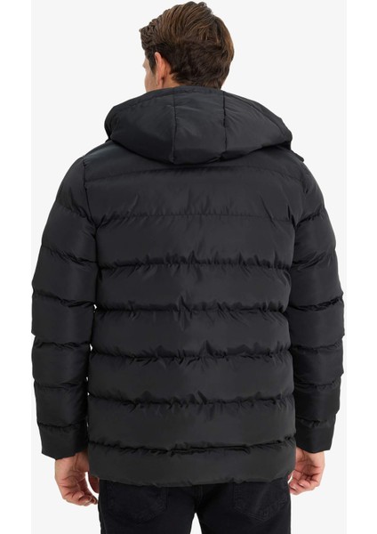 Regular Fit Kapüşonlu Fermuarlı Çıtçıt Kapamalı Cepli Şişme Mont E7286AX24WN