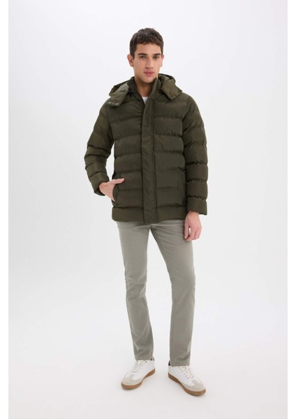 Regular Fit Kapüşonlu Fermuarlı Çıtçıt Kapamalı Cepli Şişme Mont E7286AX24WN