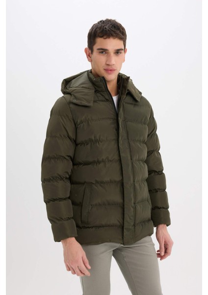 Regular Fit Kapüşonlu Fermuarlı Çıtçıt Kapamalı Cepli Şişme Mont E7286AX24WN