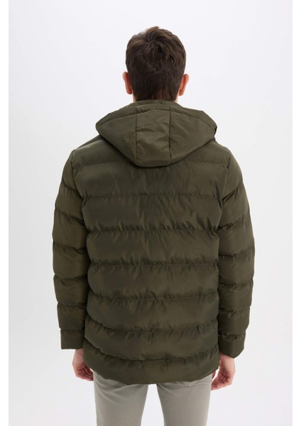 Regular Fit Kapüşonlu Fermuarlı Çıtçıt Kapamalı Cepli Şişme Mont E7286AX24WN