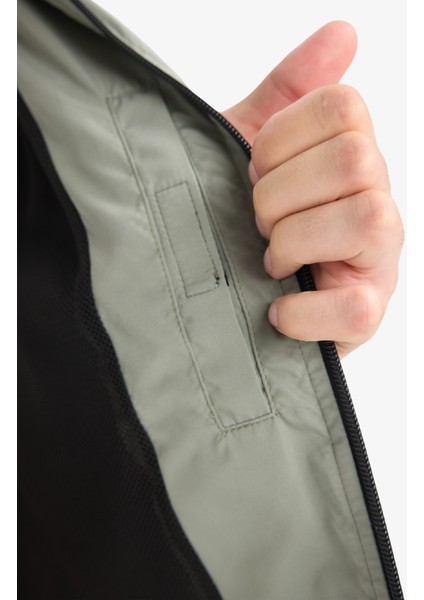 Su İtici Slim Fit Dar Kesim File Astarlı Kapüşonlu Fermuarlı Mevsimlik Baharlık Yağmurluk Mont C5821AX25AU