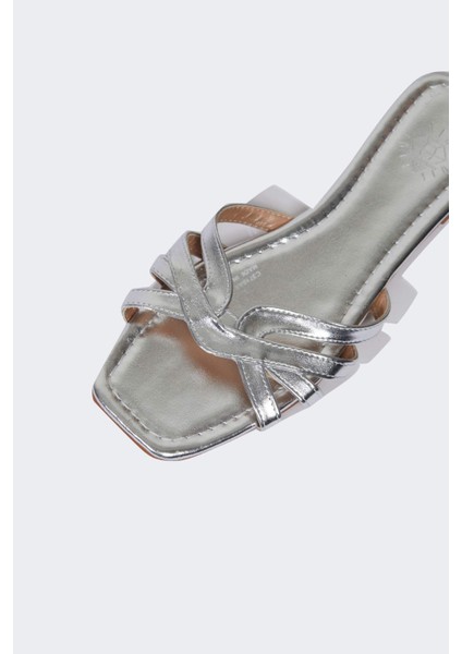 Kadın Düz Taban Suni Deri Terlik