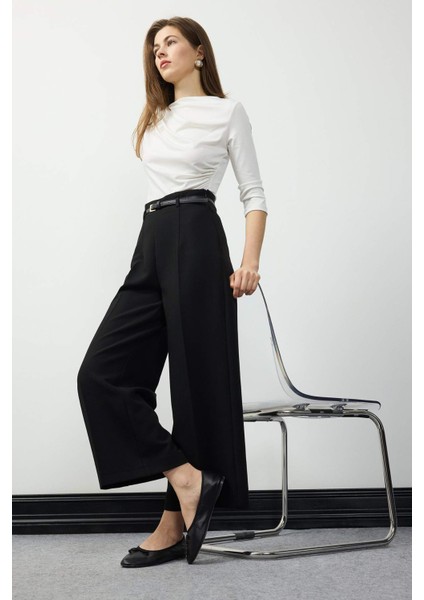 Regular Fit Degaje Yaka Basic Düz Krep Yarım Kollu Tişört E7096AX25SP