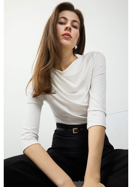 Regular Fit Degaje Yaka Basic Düz Krep Yarım Kollu Tişört E7096AX25SP