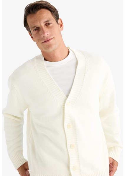 Relax Fit V Yaka Düğmeli Triko Hırka E5343AX24WN