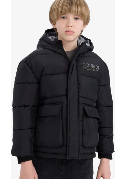 Erkek Çocuk Su Geçirmez Kapüşonlu Sırt Baskılı Fermuarlı Şişme Mont C5522A825AU