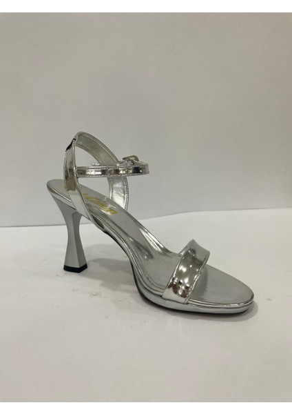 Metalik Gümüş Parlak Topuklu Sandalet" "silver Shine Bilekten Bağlamalı Abiye Ayakkabı" "minimal Işıltı Kare Burun Gümüş Sandalet" fiyatları