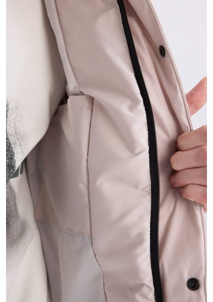 Regular Fit Kapüşonlu Fermuarlı Çıtçıt Kapamalı Cepli Şişme Mont E7286AX24WN