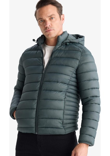 Su İtici Slim Fit Dar Kesim İç Cep Detaylı Kapüşonlu Fermuarlı Cepli Şişme Mont N4661AZ25AU