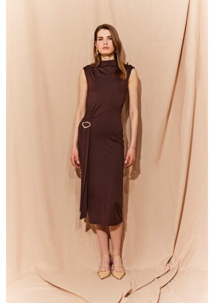 Bodycon Vücudu Saran Balıkçı Yaka Basic Düz Tokalı Kolsuz Midi Abiye Elbise E8947AX25SP