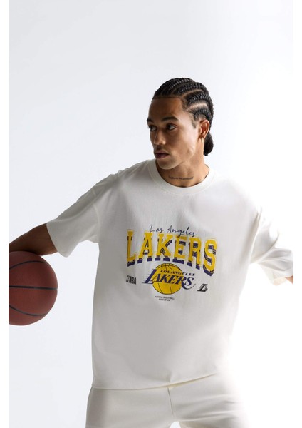 %100 Pamuk DeFactoFit NBA Los Angeles Lakers Oversize Geniş Kalıp Bisiklet Yaka Kısa Kollu Tişört E5871AX25AU