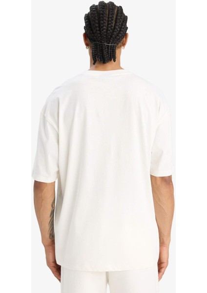 %100 Pamuk DeFactoFit NBA Los Angeles Lakers Oversize Geniş Kalıp Bisiklet Yaka Kısa Kollu Tişört E5871AX25AU