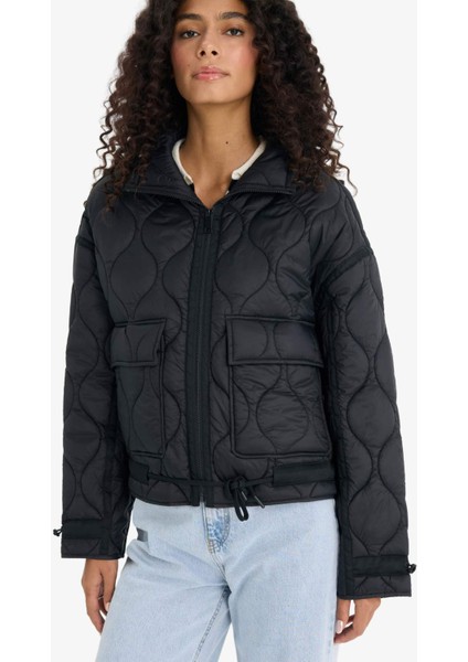 Su Geçirmez Regular Fit Fermuarlı Kapitoneli Mont E8674AX25AU
