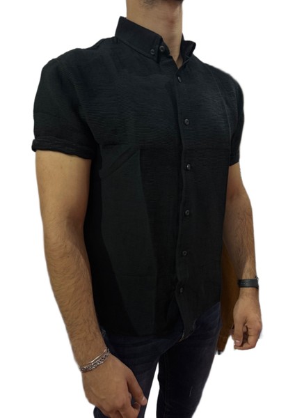 Erkek Siyah Dokulu Kısa Kollu Gömlek fırsatları