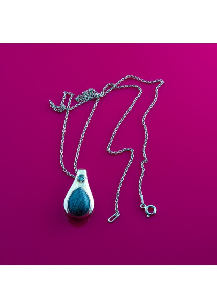 Doğal Chrysocolla Taşlı Damla Tasarım Şık Zarif Kolye Zincir Ile Birlikte Gönderilir Uzunluğu 40 Cm. modelleri