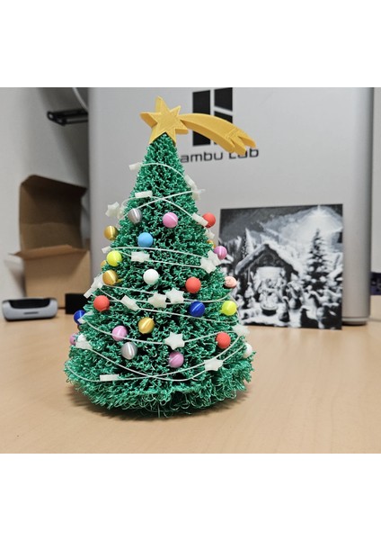 Küçük Yılbaşı Ağacı ve Süsleri