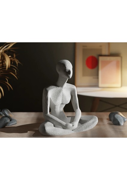 Meditative Muse Heykeli Biblosu